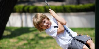 chlopiec na hustawce