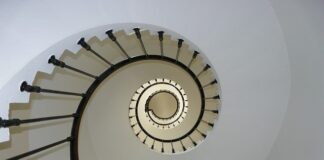 Ile zajmuje bieg na 1 km?