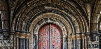 Jak powinna otwierać się brama wjazdowa?