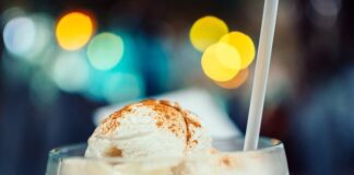 Czy w kubku z lodem jest Słomka?