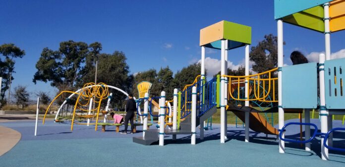 W jaki sposób dopasować bujak na plac zabaw